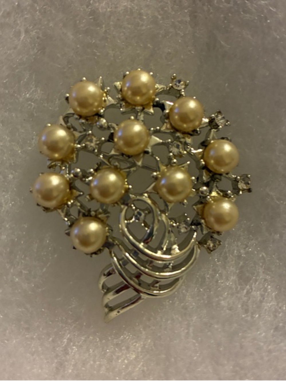 Gorgeous Vintage Pearl Brooch With Crystal Accents